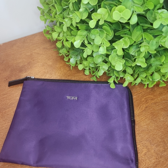 Tumi Corner zip bag - Picture 10 of 10